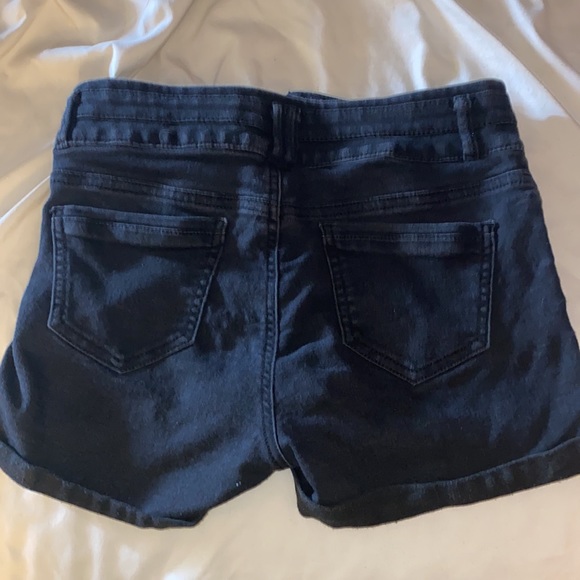 Black jean shorts - Picture 3 of 3